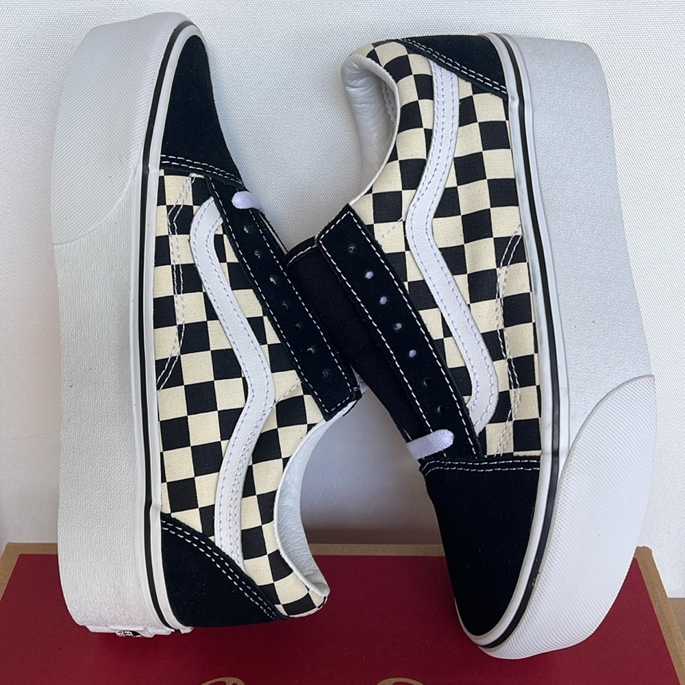 Vans Men’s Old Skool Stacked 
Checkerboard Black/Classic
VN0A7Q5MTYQ
Platforms